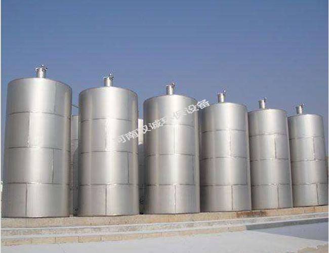 【雙誠儲(chǔ)罐】清洗不銹鋼儲(chǔ)罐需要注意的事項(xiàng)有哪些?