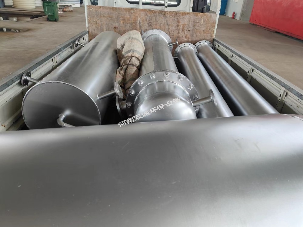 新鄉(xiāng)市某公司廢水回收塔，廢水冷凝器，油水分離器發(fā)貨